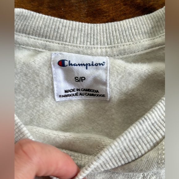 Champion crewneck. Size small. Excellent condition - only worn once. Cream color - Picture 2 of 2